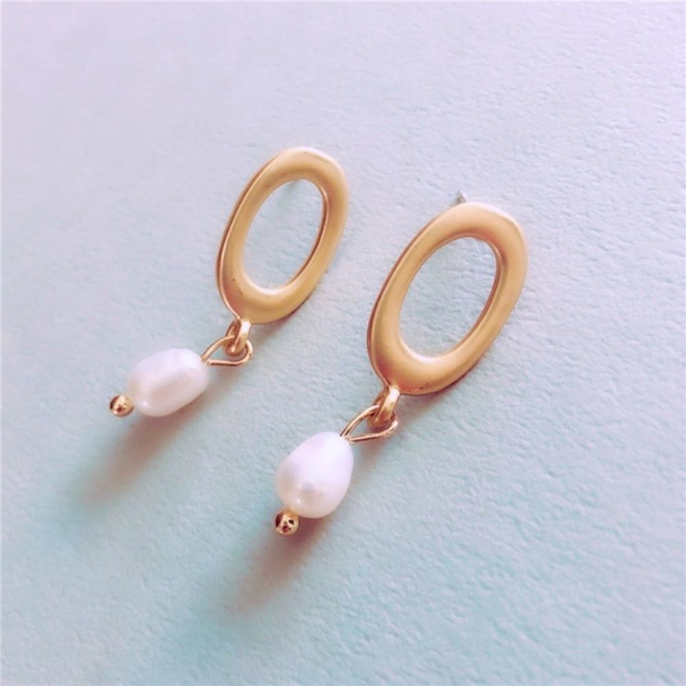 Pretty Gold White Pearl Drop Earrings